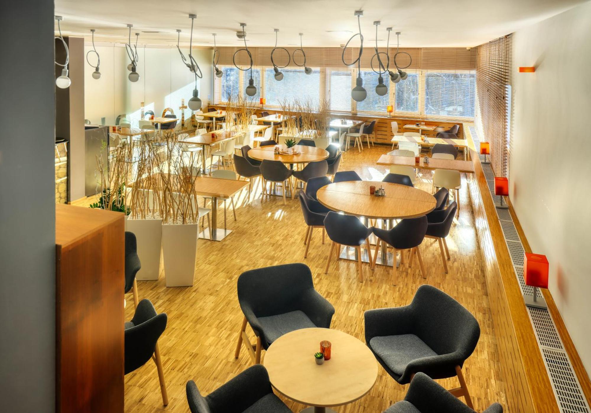 Omnia Hotel Relax & Wellness 扬斯凯拉兹涅 外观 照片