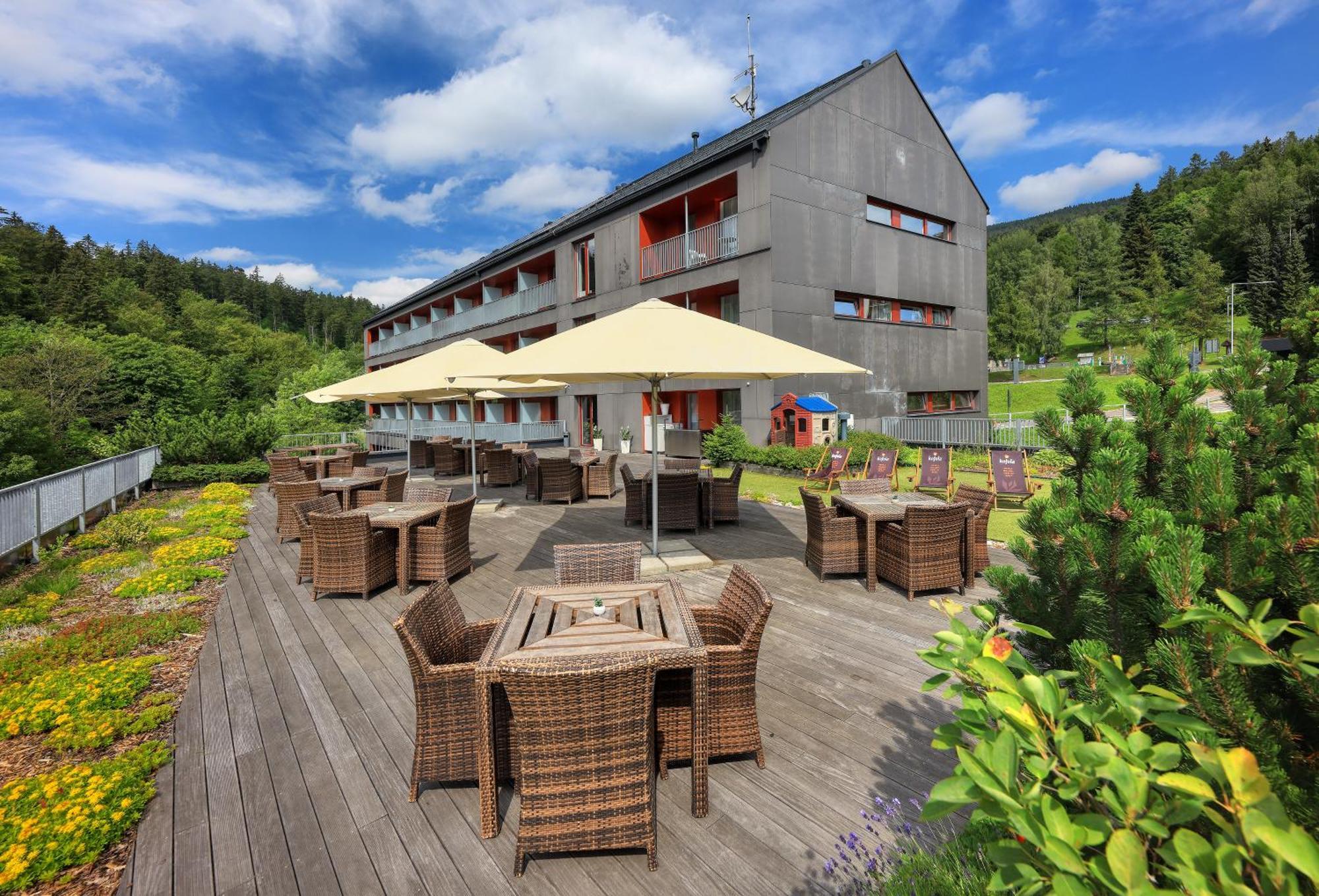 Omnia Hotel Relax & Wellness 扬斯凯拉兹涅 外观 照片