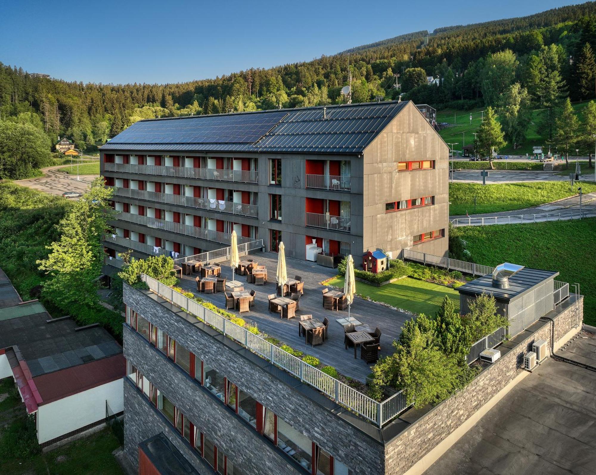 Omnia Hotel Relax & Wellness 扬斯凯拉兹涅 外观 照片