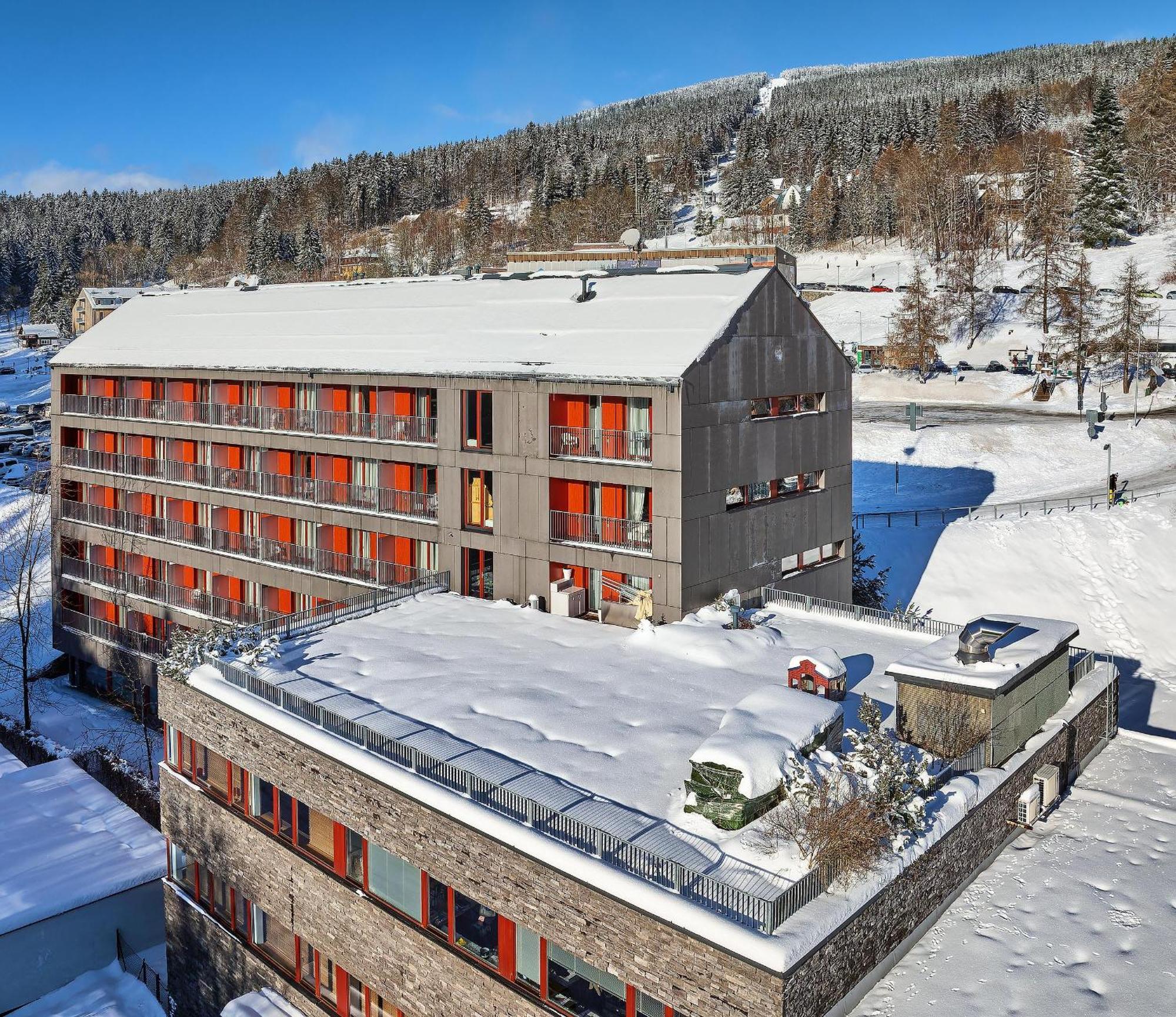 Omnia Hotel Relax & Wellness 扬斯凯拉兹涅 外观 照片